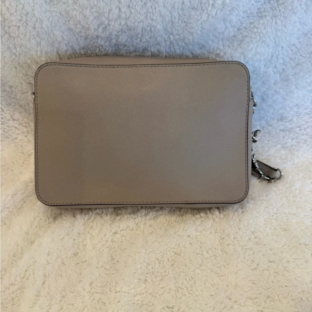 Michael Kors Women’s Jet Set Gray Perforated Crossbody Bag – EUC w/ Dust Cover - Picture 5 of 12